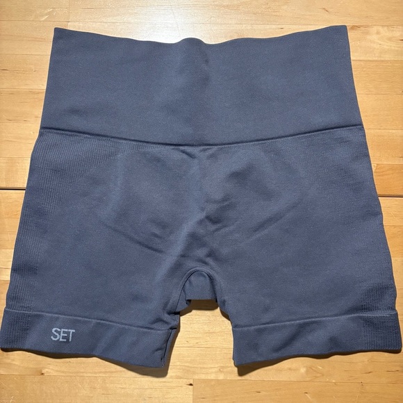 SET ACTIVE Pants - Set Active Gray Biker Shorts | M